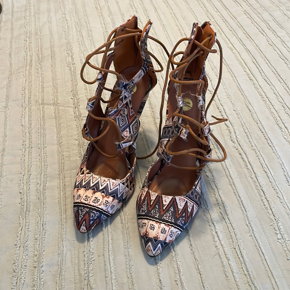 Machi size 8 multicolor strapped heels